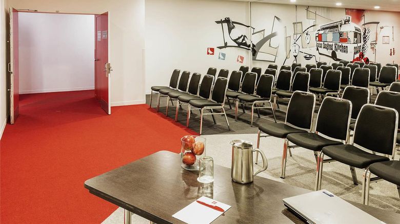 <b>Ibis Hotel Meeting</b>. Images powered by <a href="https://iceportal.shijigroup.com/" title="IcePortal" target="_blank">IcePortal</a>.