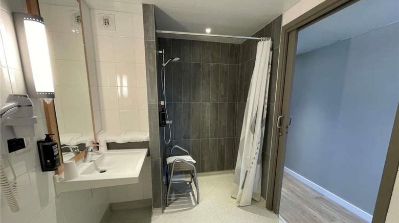 <b>Hotel Ibis Chalon-Sur-Saone Europe Room</b>. Images powered by <a href="https://iceportal.shijigroup.com/" title="IcePortal" target="_blank">IcePortal</a>.