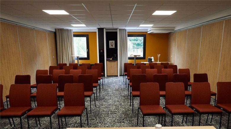 <b>Hotel Ibis Chalon-Sur-Saone Europe Meeting</b>. Images powered by <a href="https://iceportal.shijigroup.com/" title="IcePortal" target="_blank">IcePortal</a>.