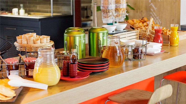 <b>Ibis Toulon la Valet Restaurant</b>. Images powered by <a href="https://iceportal.shijigroup.com/" title="IcePortal" target="_blank">IcePortal</a>.