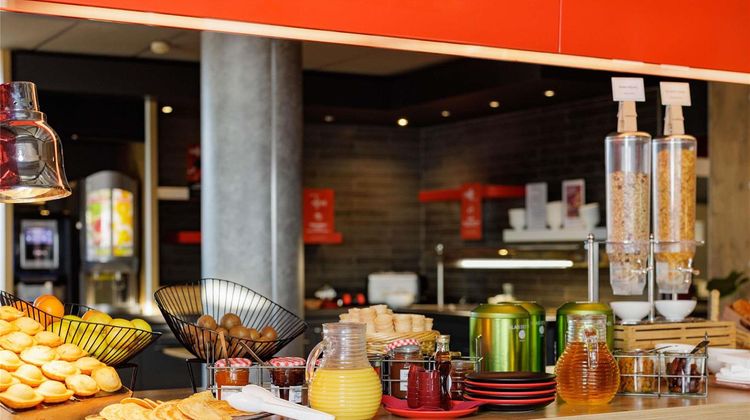 Ibis Toulon la Valet Exterior