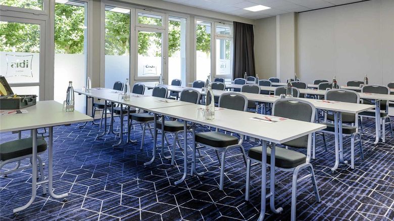 <b>Ibis Frankfurt City West Meeting</b>. Images powered by <a href="https://iceportal.shijigroup.com/" title="IcePortal" target="_blank">IcePortal</a>.