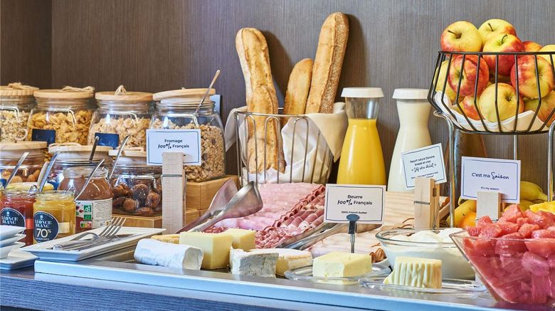<b>Mercure Paris Tour Eiffel Restaurant</b>. Images powered by <a href="https://iceportal.shijigroup.com/" title="IcePortal" target="_blank">IcePortal</a>.