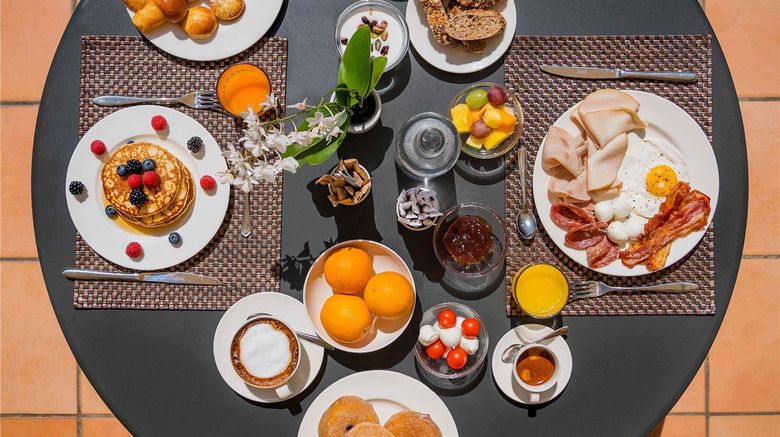 <b>Mercure Napoli Angioino Centro Restaurant</b>. Images powered by <a href="https://iceportal.shijigroup.com/" title="IcePortal" target="_blank">IcePortal</a>.