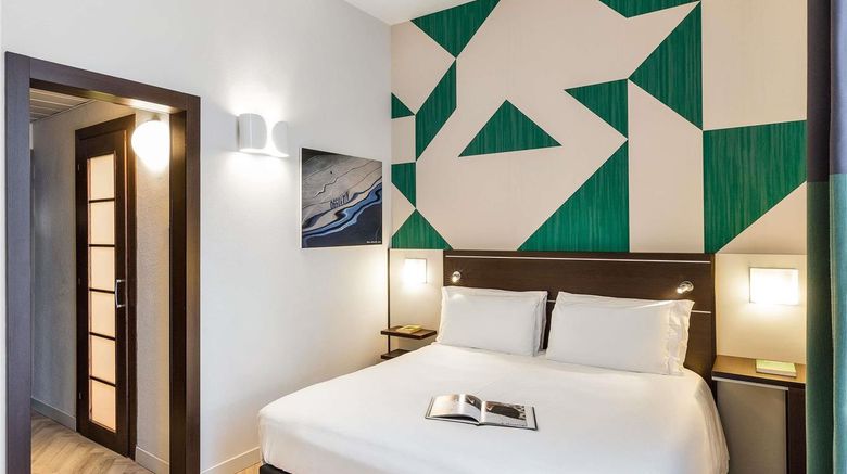 <b>Mercure Napoli Angioino Centro Room</b>. Images powered by <a href="https://iceportal.shijigroup.com/" title="IcePortal" target="_blank">IcePortal</a>.