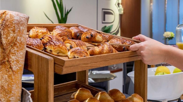 <b>Novotel Grenoble Centre Restaurant</b>. Images powered by <a href="https://iceportal.shijigroup.com/" title="IcePortal" target="_blank">IcePortal</a>.