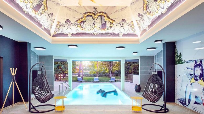 <b>Mercure Chateau Fontainebleau Pool</b>. Images powered by <a href="https://iceportal.shijigroup.com/" title="IcePortal" target="_blank">IcePortal</a>.