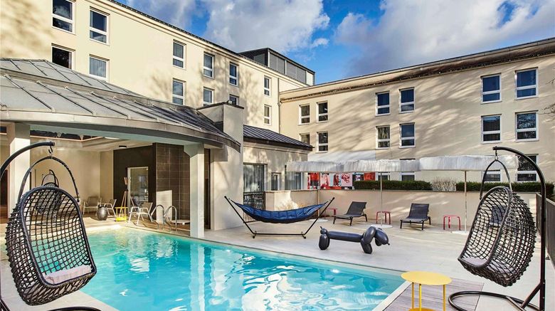 <b>Mercure Chateau Fontainebleau Pool</b>. Images powered by <a href="https://iceportal.shijigroup.com/" title="IcePortal" target="_blank">IcePortal</a>.