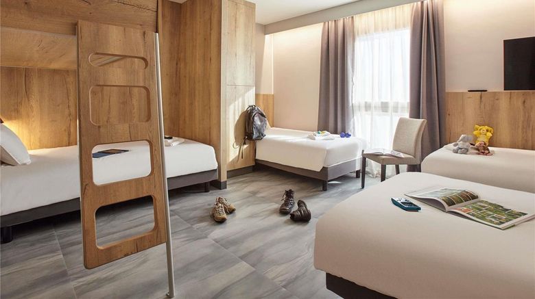 <b>Mercure Chateau Fontainebleau Room</b>. Images powered by <a href="https://iceportal.shijigroup.com/" title="IcePortal" target="_blank">IcePortal</a>.