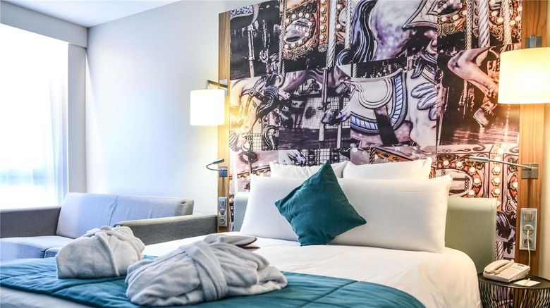 <b>Mercure Chateau Fontainebleau Room</b>. Images powered by <a href="https://iceportal.shijigroup.com/" title="IcePortal" target="_blank">IcePortal</a>.