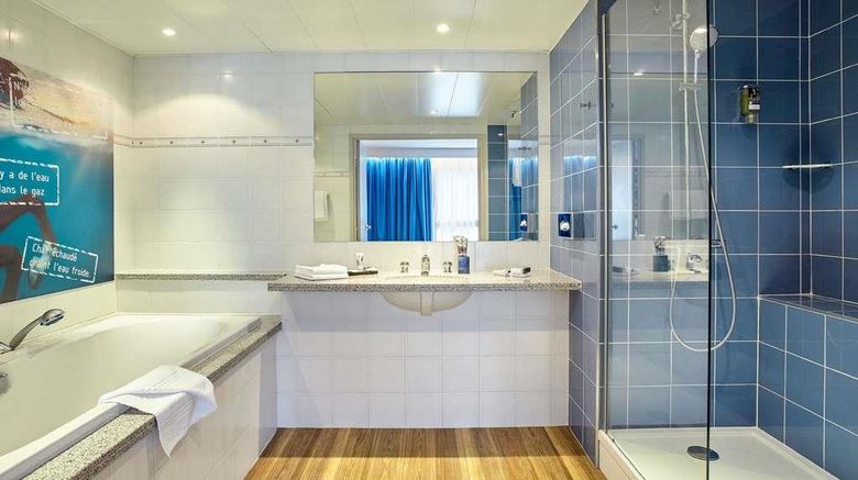 <b>Mercure Chateau Fontainebleau Suite</b>. Images powered by <a href="https://iceportal.shijigroup.com/" title="IcePortal" target="_blank">IcePortal</a>.