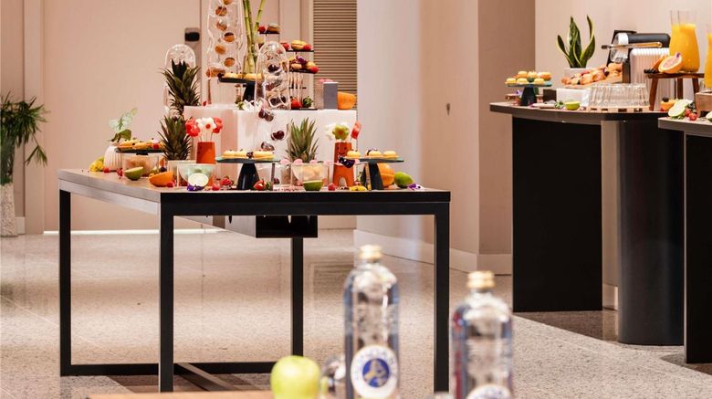<b>Novotel Madrid Feria Airport Meeting</b>. Images powered by <a href="https://iceportal.shijigroup.com/" title="IcePortal" target="_blank">IcePortal</a>.