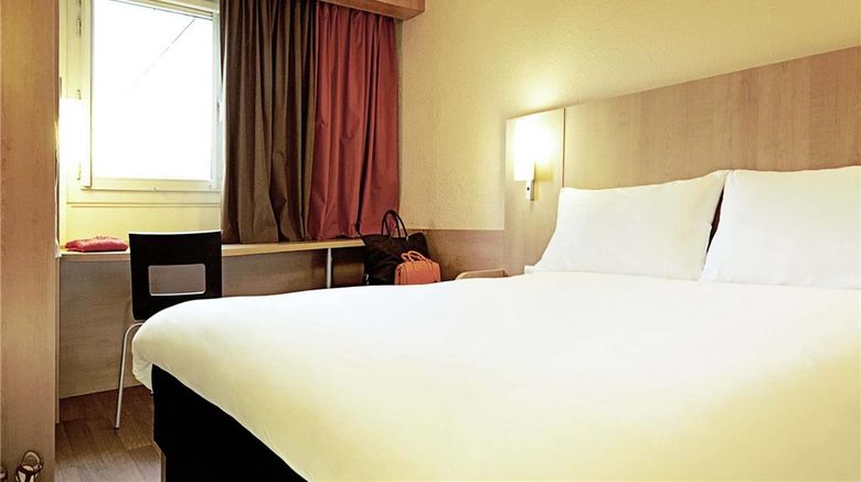 <b>Ibis Saint Quentin Basilique Room</b>. Images powered by <a href="https://iceportal.shijigroup.com/" title="IcePortal" target="_blank">IcePortal</a>.