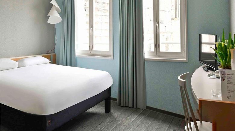 <b>Ibis Saint Quentin Basilique Room</b>. Images powered by <a href="https://iceportal.shijigroup.com/" title="IcePortal" target="_blank">IcePortal</a>.