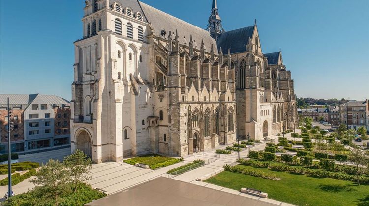 Ibis Saint Quentin Basilique Exterior