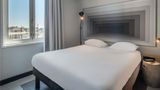 Ibis Saint Quentin Basilique Room