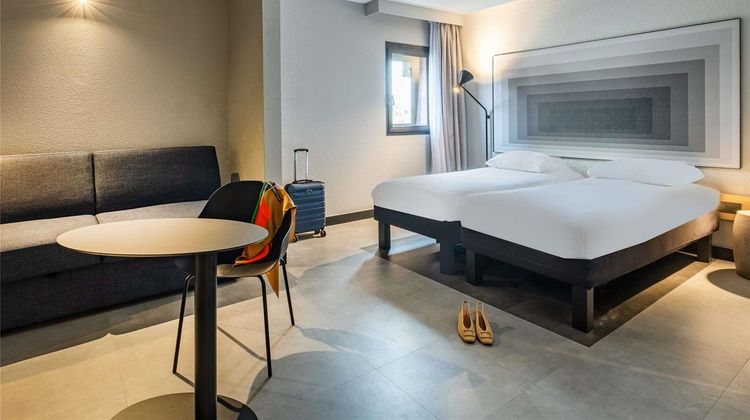Ibis Saint Quentin Basilique Suite