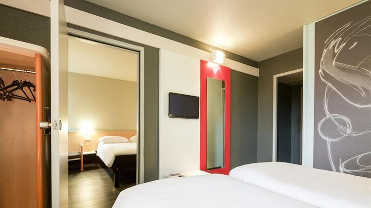 Ibis Hotel Pau-Lescar Room