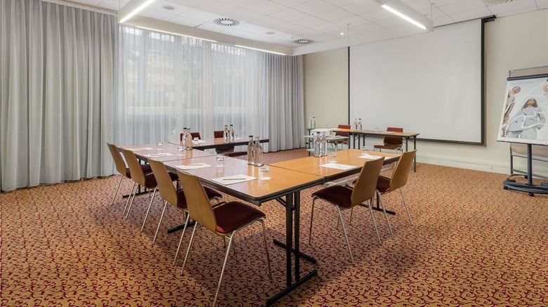 <b>Mercure Hotel Hamburg am Volkspark Meeting</b>. Images powered by <a href="https://iceportal.shijigroup.com/" title="IcePortal" target="_blank">IcePortal</a>.