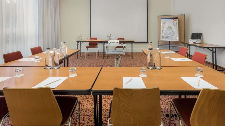 <b>Mercure Hotel Hamburg am Volkspark Meeting</b>. Images powered by <a href="https://iceportal.shijigroup.com/" title="IcePortal" target="_blank">IcePortal</a>.
