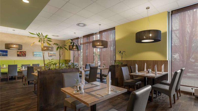 <b>Mercure Hotel Hamburg am Volkspark Restaurant</b>. Images powered by <a href="https://iceportal.shijigroup.com/" title="IcePortal" target="_blank">IcePortal</a>.