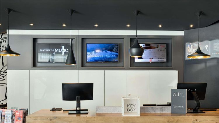 Ibis Budapest City Exterior
