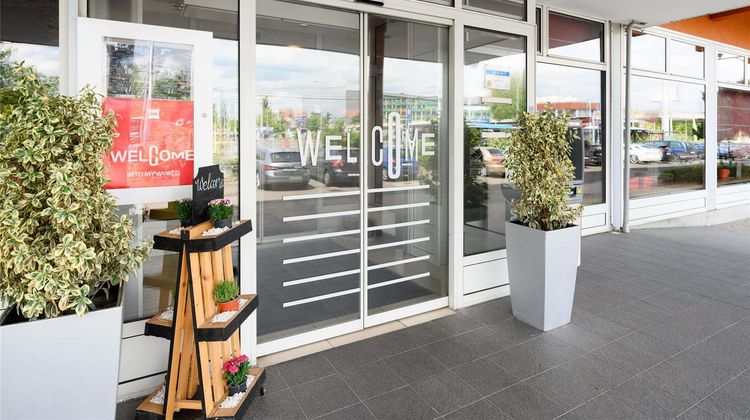 Ibis Budapest Aero Hotel Exterior