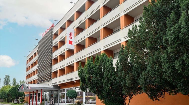 Ibis Budapest Aero Hotel Exterior