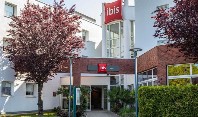 Ibis Massy Exterior