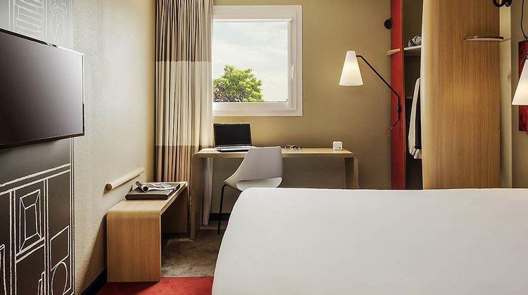Ibis Massy Room
