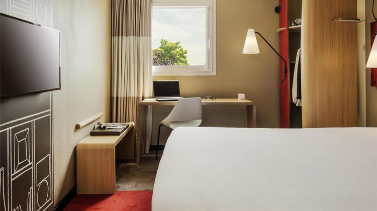 Ibis Massy Room