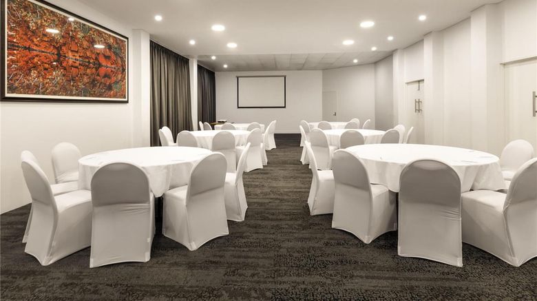 <b>Novotel Darwin CBD Meeting</b>. Images powered by <a href="https://iceportal.shijigroup.com/" title="IcePortal" target="_blank">IcePortal</a>.