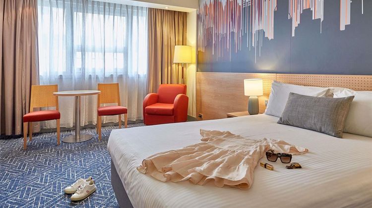 Mercure Hotel Perth Room