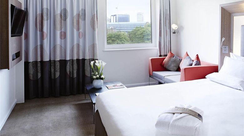 <b>Novotel London Waterloo Room</b>. Images powered by <a href="https://iceportal.shijigroup.com/" title="IcePortal" target="_blank">IcePortal</a>.