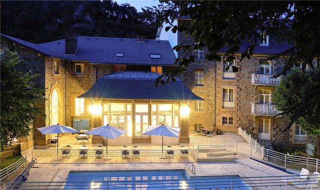 Mercure St Nectaire Exterior