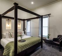 Mount Lofty House Room