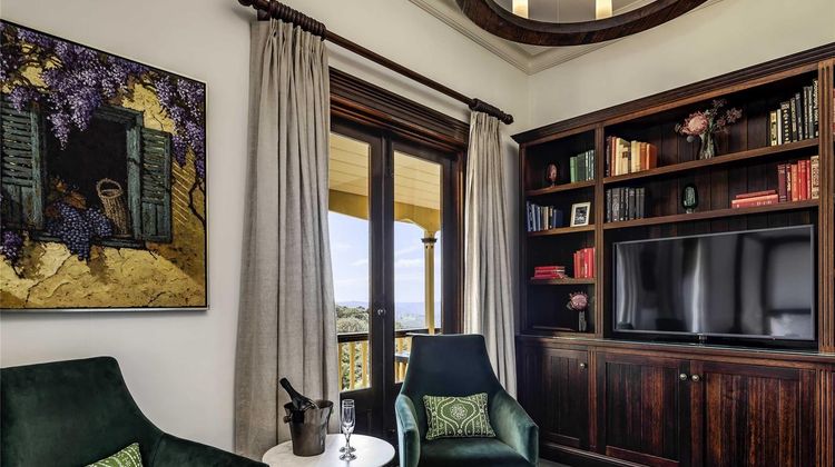 Mount Lofty House Room