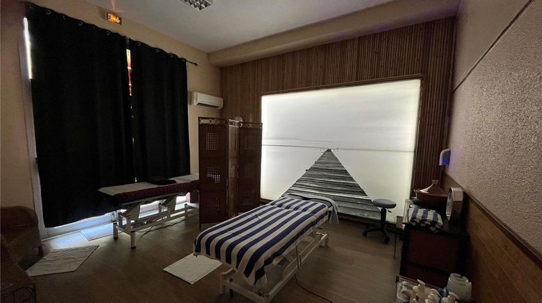 <b>Ibis Sete Balaruc Les Bains Spa</b>. Images powered by <a href="https://iceportal.shijigroup.com/" title="IcePortal" target="_blank">IcePortal</a>.