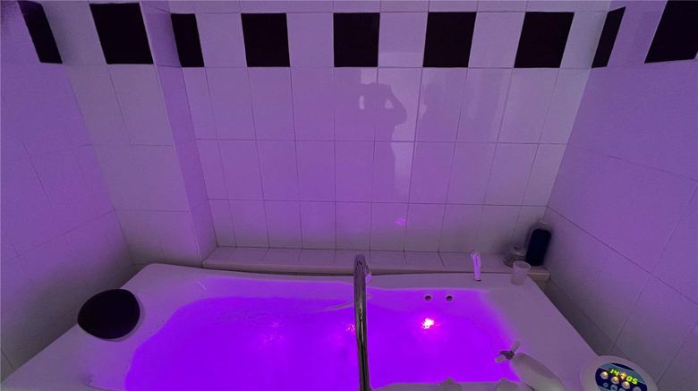 <b>Ibis Sete Balaruc Les Bains Spa</b>. Images powered by <a href="https://iceportal.shijigroup.com/" title="IcePortal" target="_blank">IcePortal</a>.