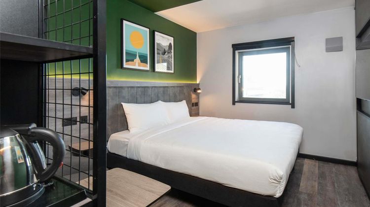 Ibis Styles Gatwick Airport Room