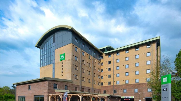 Ibis Styles Gatwick Airport Exterior
