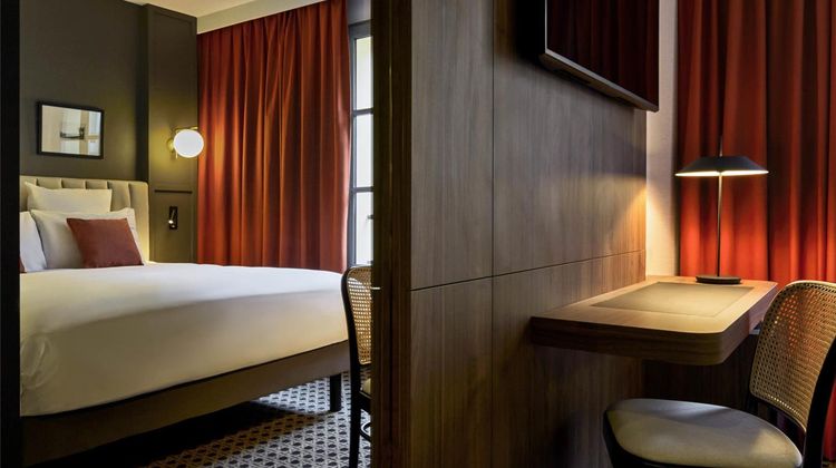 Hotel Mercure Versailles Chateau 2 M Room