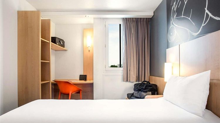Ibis Paris St Denis Ouest Room
