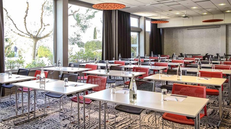 <b>Mercure Cavaillon Meeting</b>. Images powered by <a href="https://iceportal.shijigroup.com/" title="IcePortal" target="_blank">IcePortal</a>.