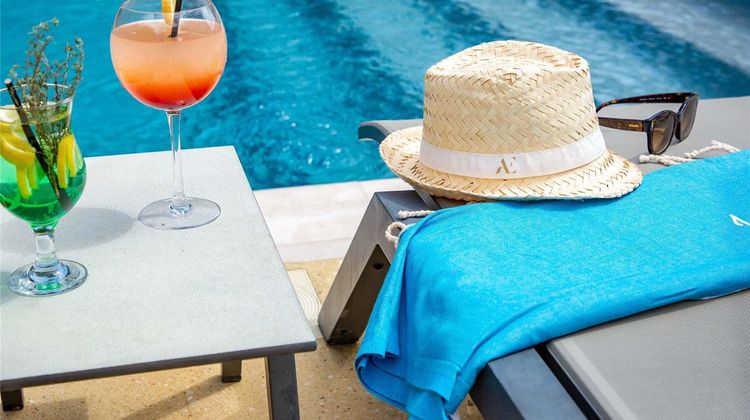Mercure Cavaillon Pool