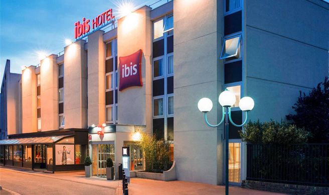 Ibis Paris Hotel Exterior