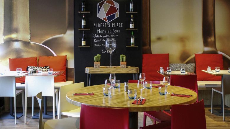 <b>Ibis Paris Hotel Restaurant</b>. Images powered by <a href="https://iceportal.shijigroup.com/" title="IcePortal" target="_blank">IcePortal</a>.