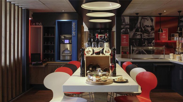 <b>Ibis Paris Hotel Restaurant</b>. Images powered by <a href="https://iceportal.shijigroup.com/" title="IcePortal" target="_blank">IcePortal</a>.