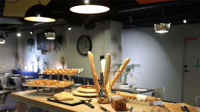 <b>ibis Styles Evry Lisses Restaurant</b>. Images powered by <a href="https://iceportal.shijigroup.com/" title="IcePortal" target="_blank">IcePortal</a>.