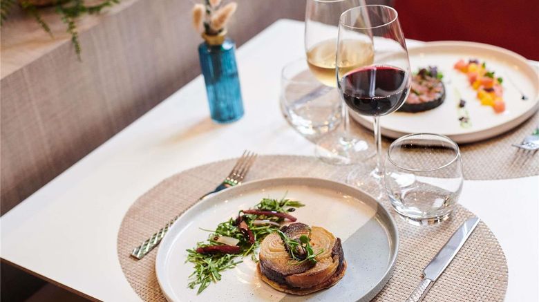 <b>Mercure Nantes Central Grand Hotel Restaurant</b>. Images powered by <a href="https://iceportal.shijigroup.com/" title="IcePortal" target="_blank">IcePortal</a>.